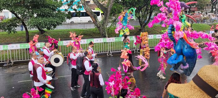 El Carnaval del Cali Viejo volvió a lucir su esplendor por las calles