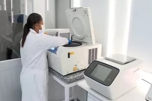 HUV remodela laboratorio clínico y de patología con tecnología de punta