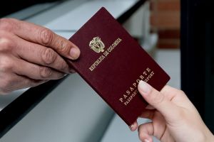 Advierten sobre estafas con citas falsas para expedir pasaportes